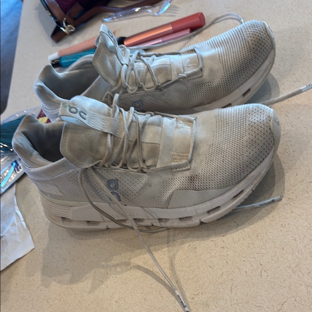 Women’s cloudnova onclouds size 10